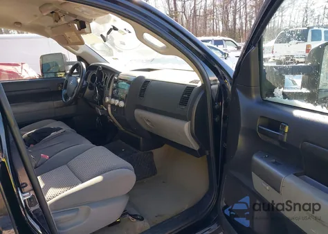 2010 Toyota Tundra Grade 5.7L V8 z USA, uszkodzony, nr VIN 5TFCY5F12AX010492